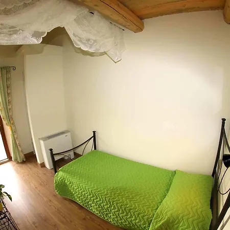 Il Vecchio Nespolo Panzió *